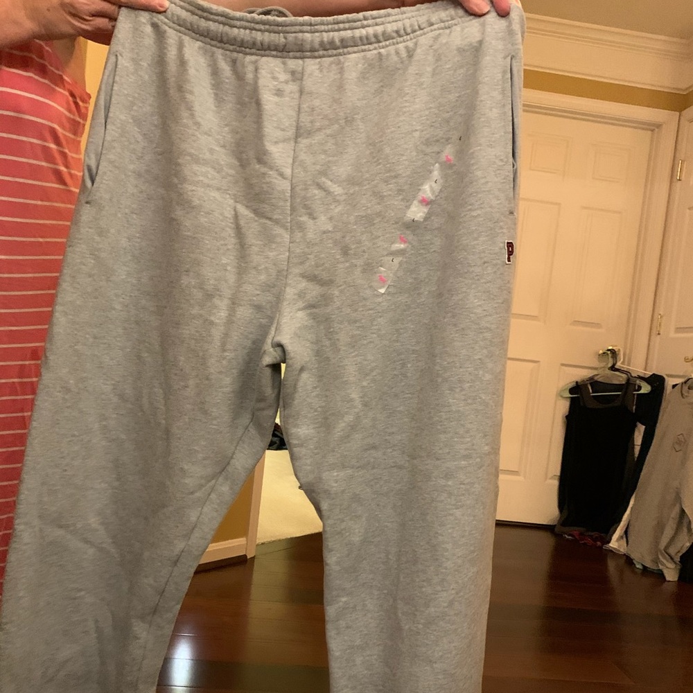grey sweatpants